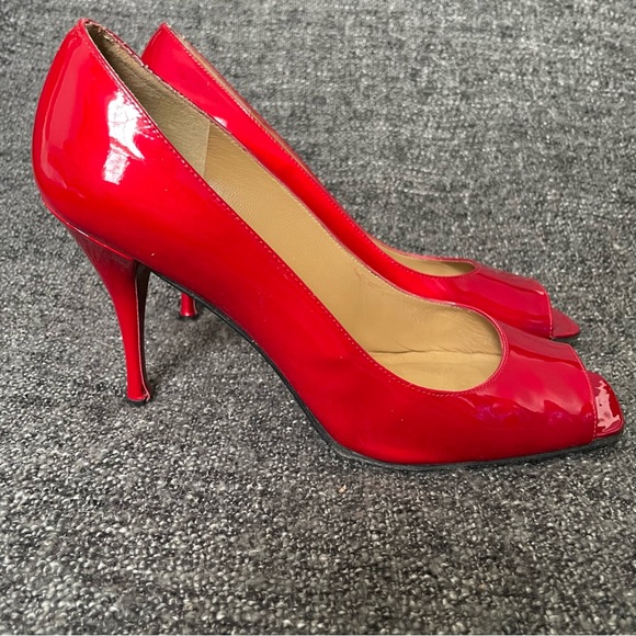 Stuart Weitzman Linda Pump Red Quasar Patent Leather Peep Toe Shiny Women’s 9.5 - Picture 1 of 9